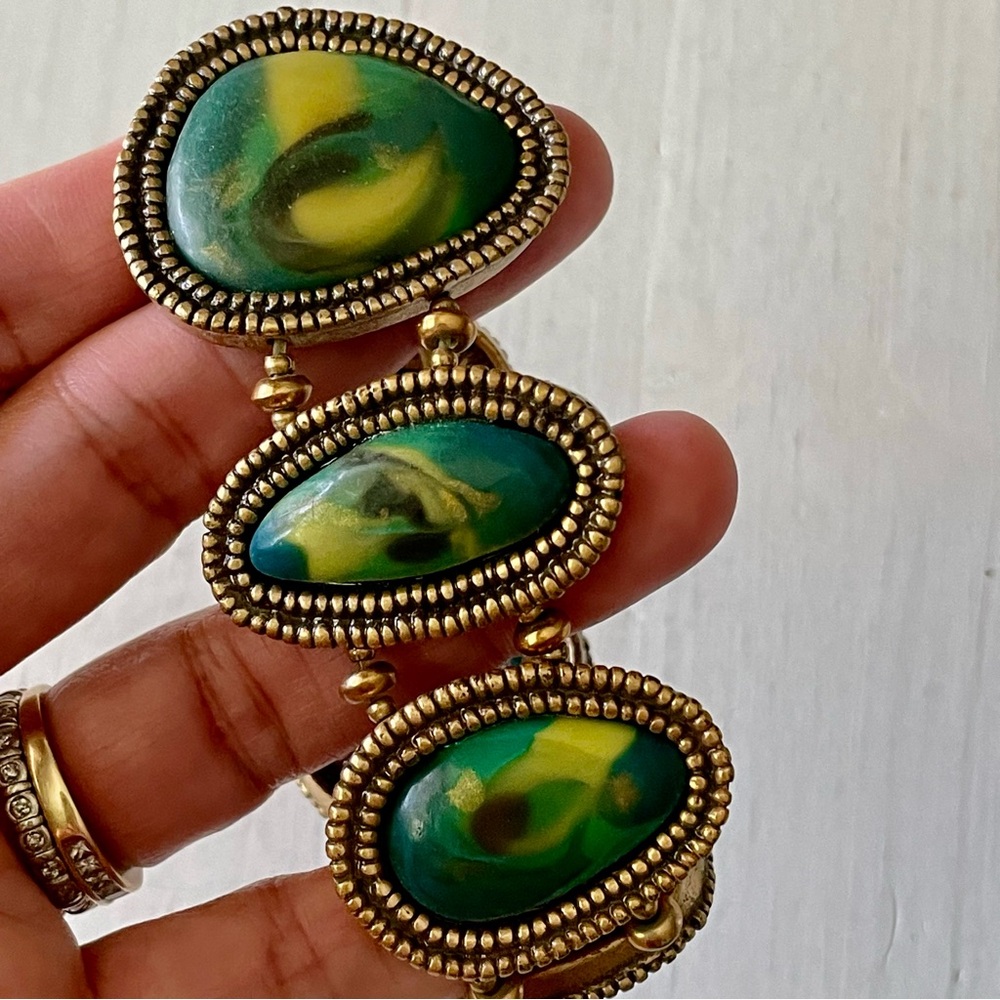 Gold tone Green chunky statement bracelet, 80’s vintage?Mob wife stretch b…